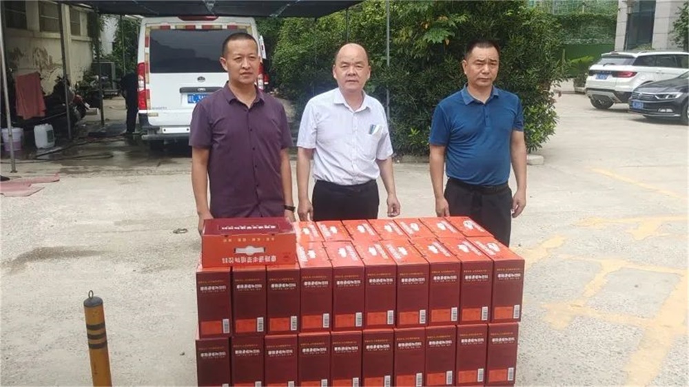 公司工会组织开展夏季高温“送清凉”活动(图6)